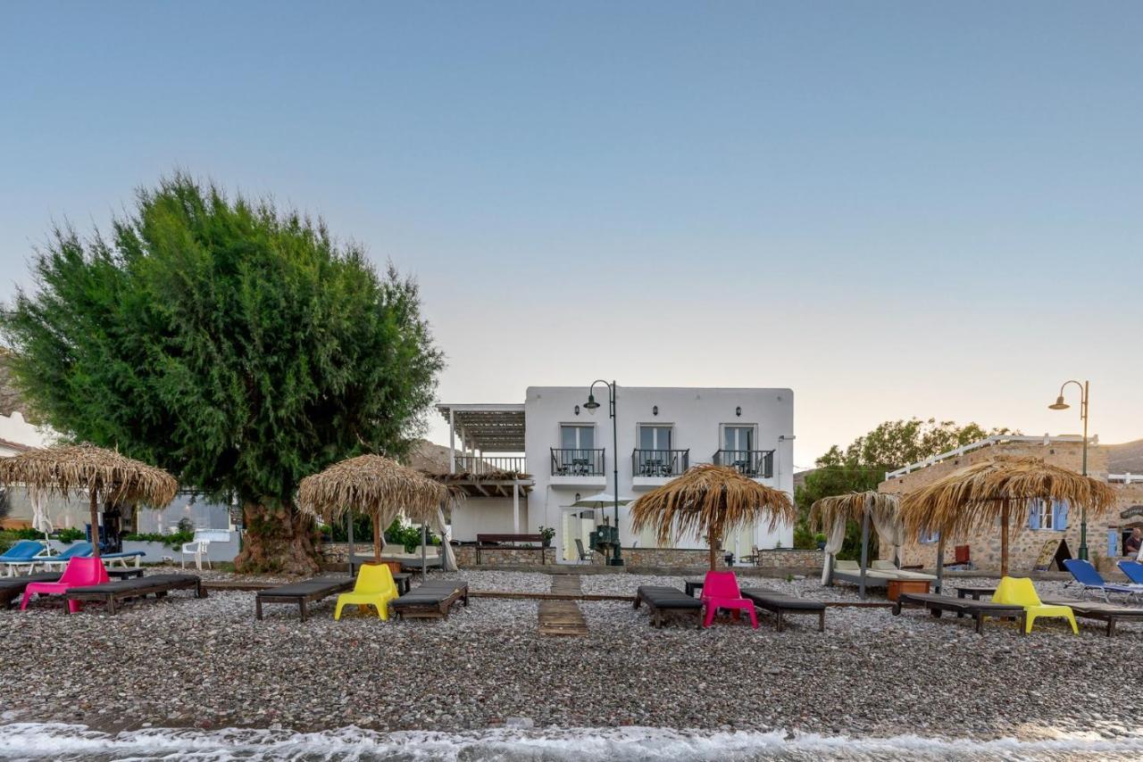 Livadia  Uno Beachfront Suite מראה חיצוני תמונה