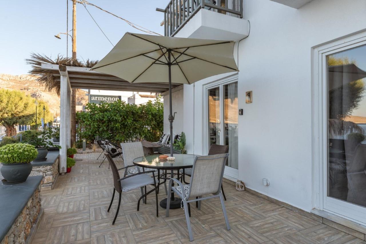 Livadia  Uno Beachfront Suite מראה חיצוני תמונה