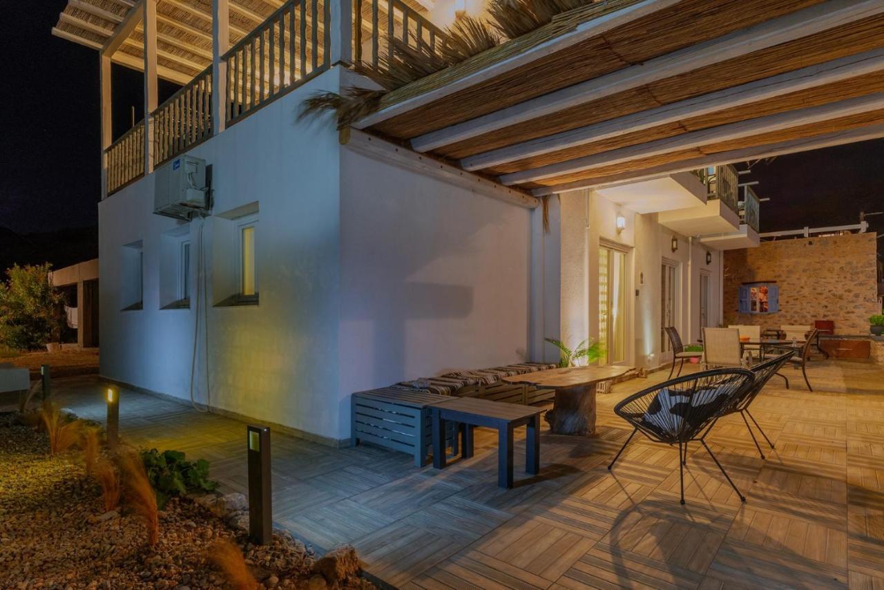 Livadia  Uno Beachfront Suite מראה חיצוני תמונה