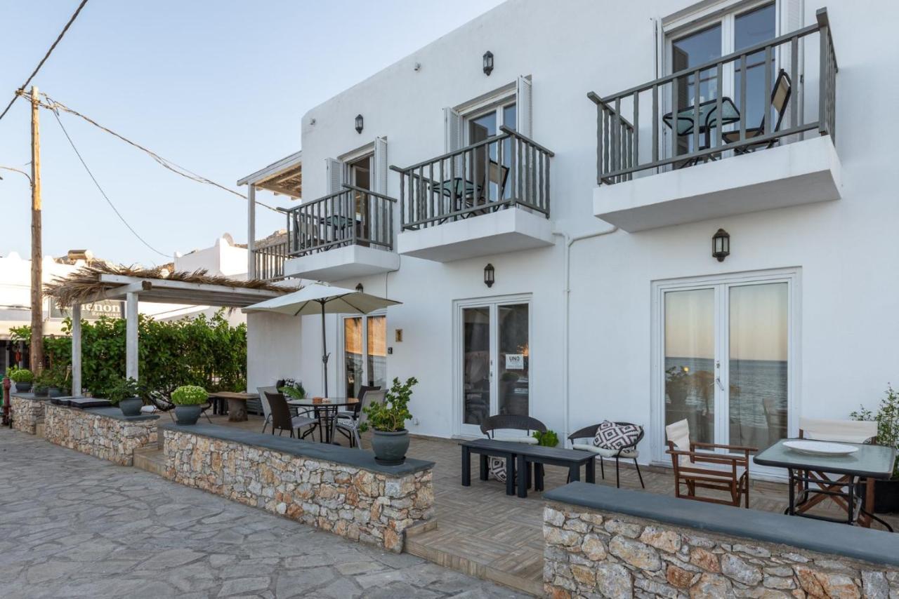 Livadia  Uno Beachfront Suite מראה חיצוני תמונה