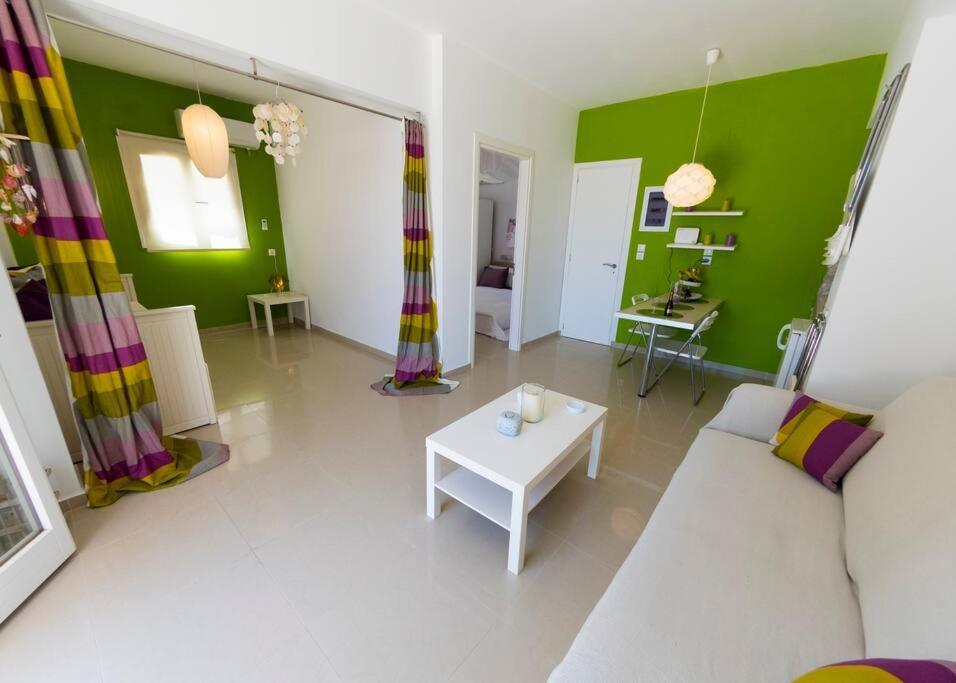Livadia  Uno Beachfront Suite מראה חיצוני תמונה
